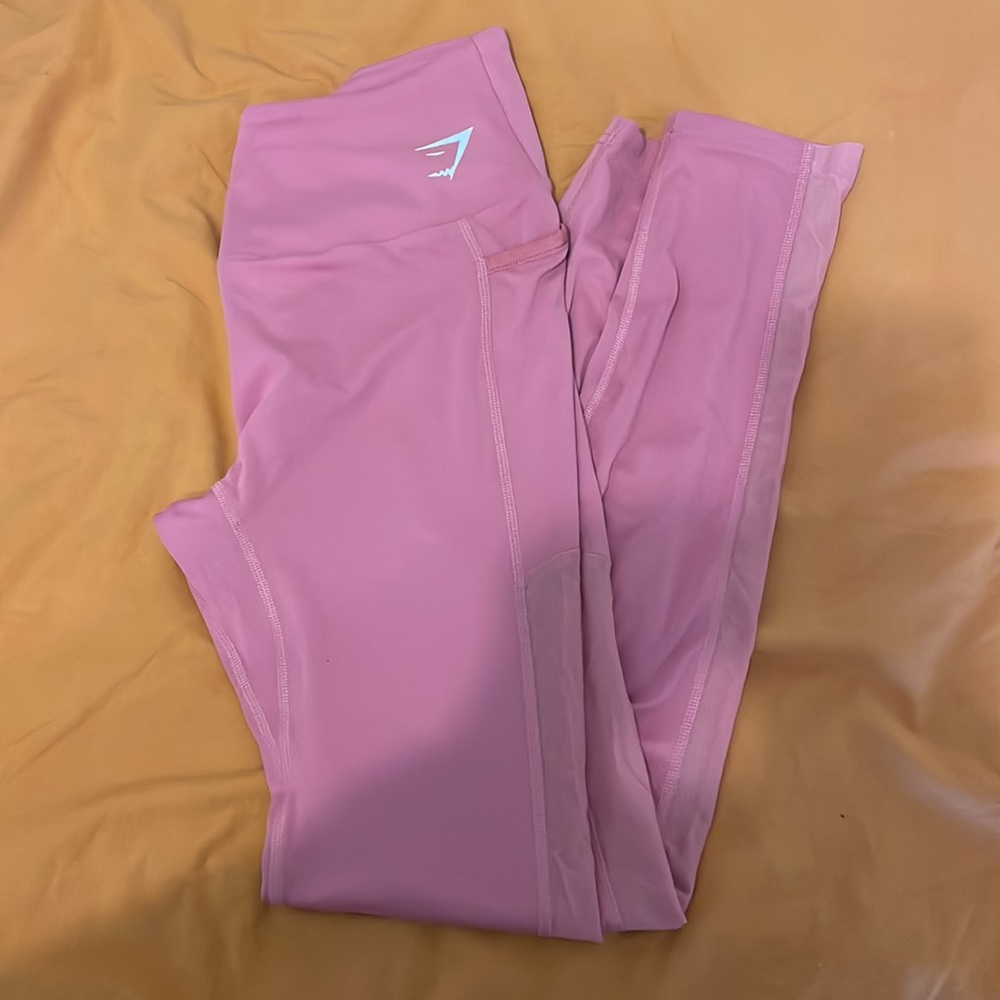 Gym shark leggings